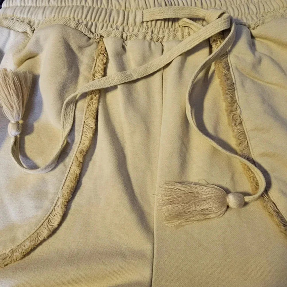 Gilli distressed hem mustard colored lounge women shorts SZ Small - Picture 3 of 14